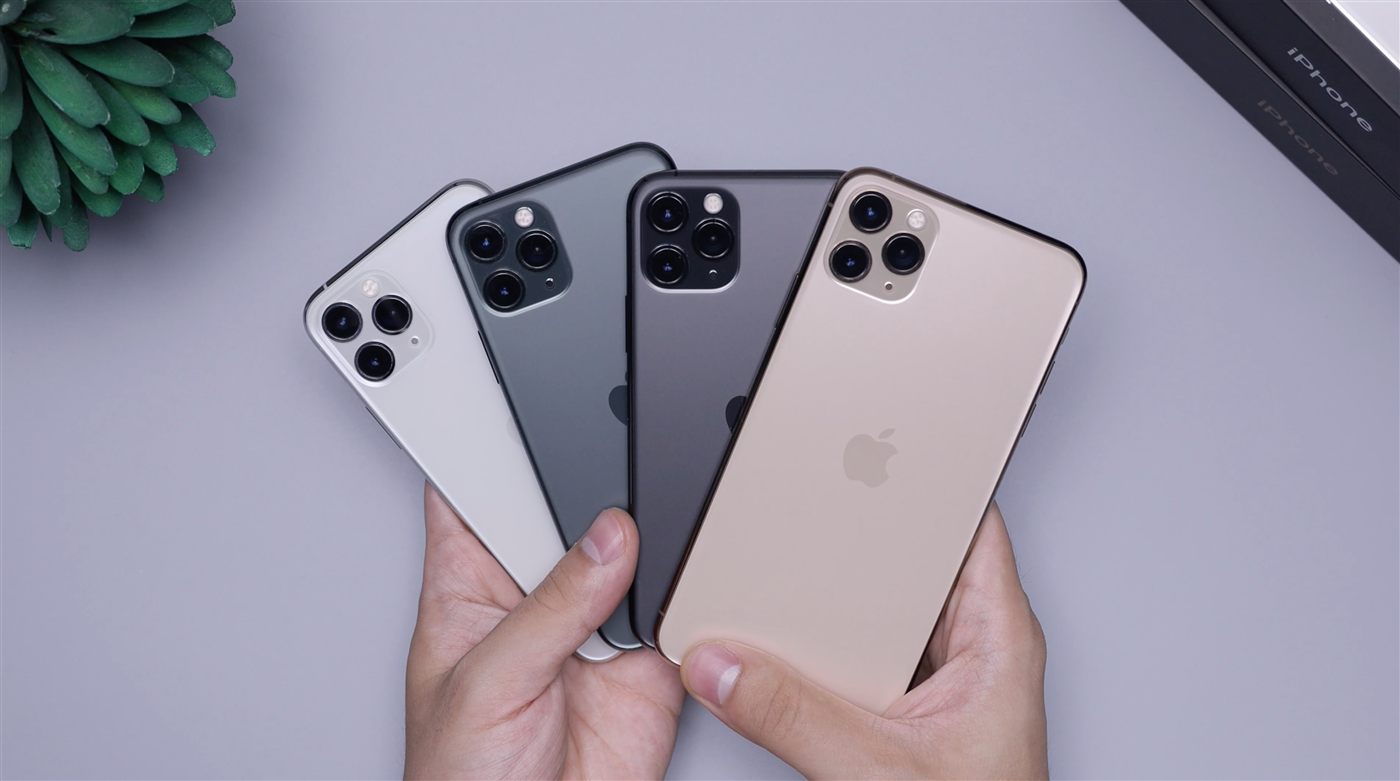 Certified refurbished iPhones on display